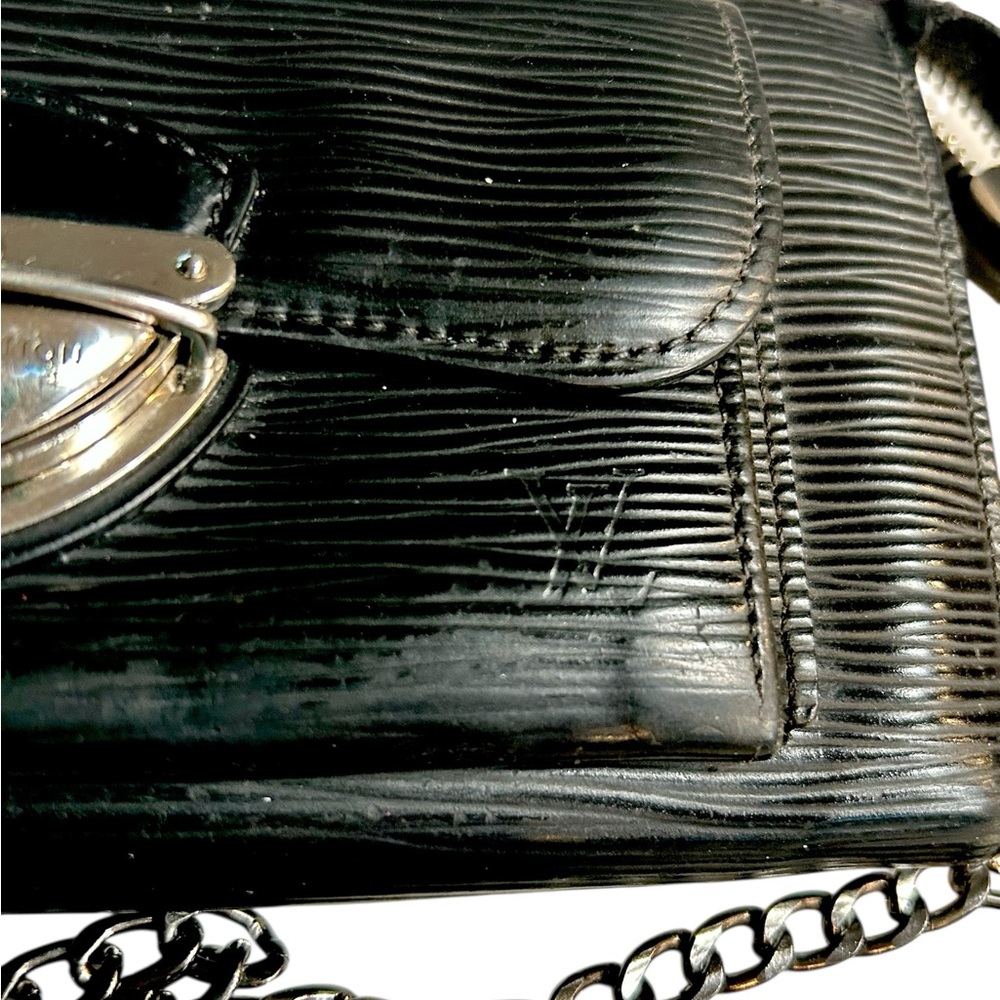 Louis Vuitton Black Epi Buckle front zipper wallet on crossbody chain with COA - Picture 8 of 17